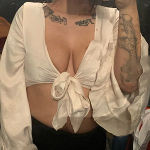 Cute Tie Crop Top 🤍